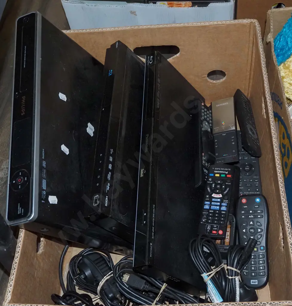 box; DVD players, remotes etc Image 1++