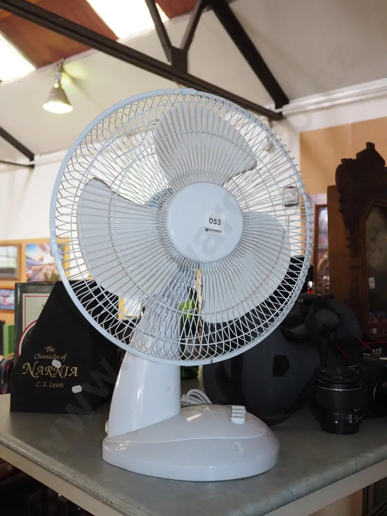 desk top oscillating fan Image 1++