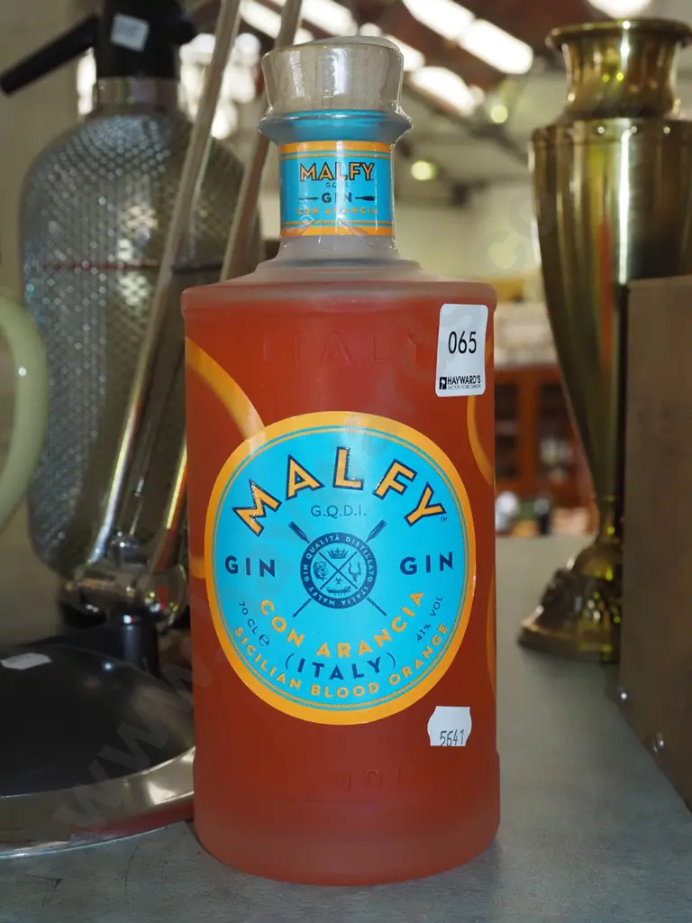 700ml bottle of Italian Malfy gin Image 1++
