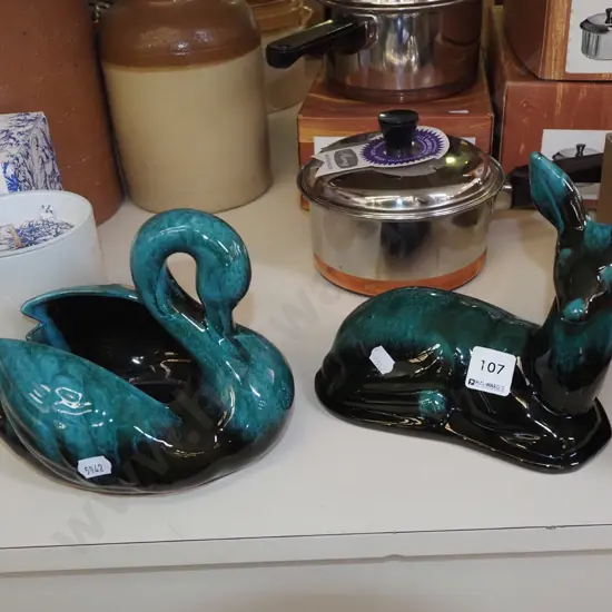 Blue Mountain swan vase, deer H170