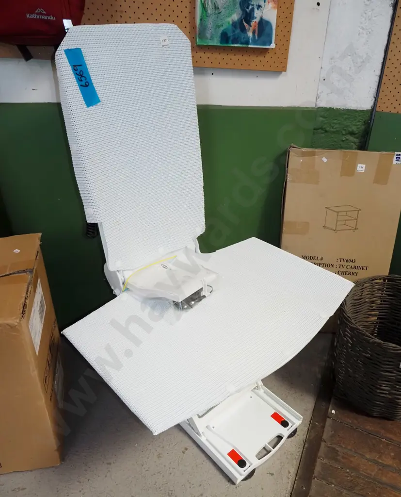 Invacare Aqua Tec bath lift Image 1++