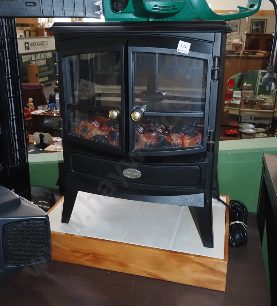 Dimplex electric faux log fire with homemade wood and tile base Image 1++