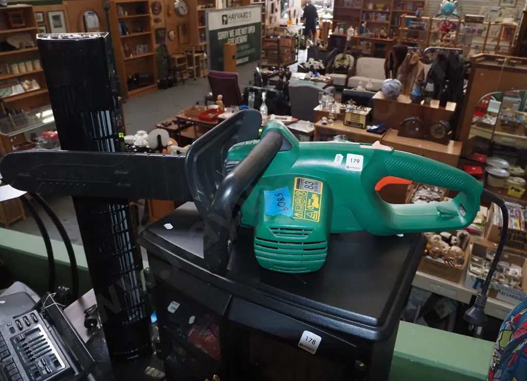 Black & Decker electric chainsaw Image 1++