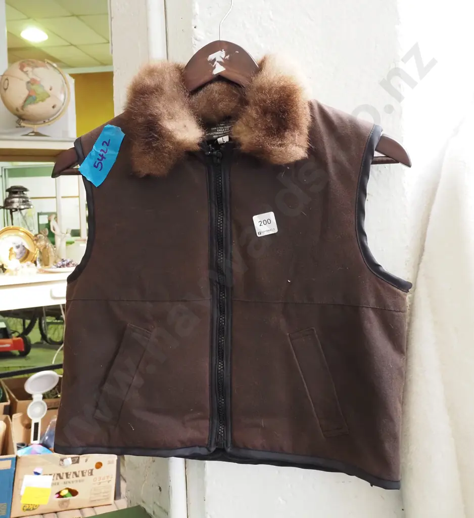 ladies large oilskin vest with fur collar Image 1++