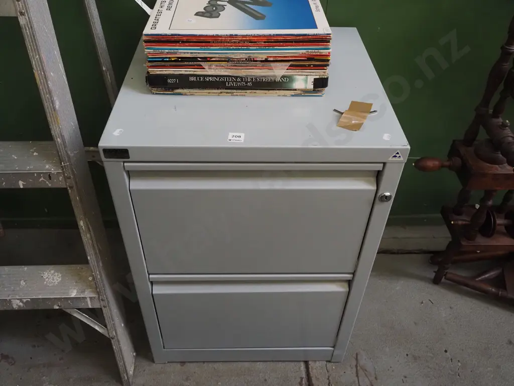2 drawer filing cabinet - key in office Image 1++