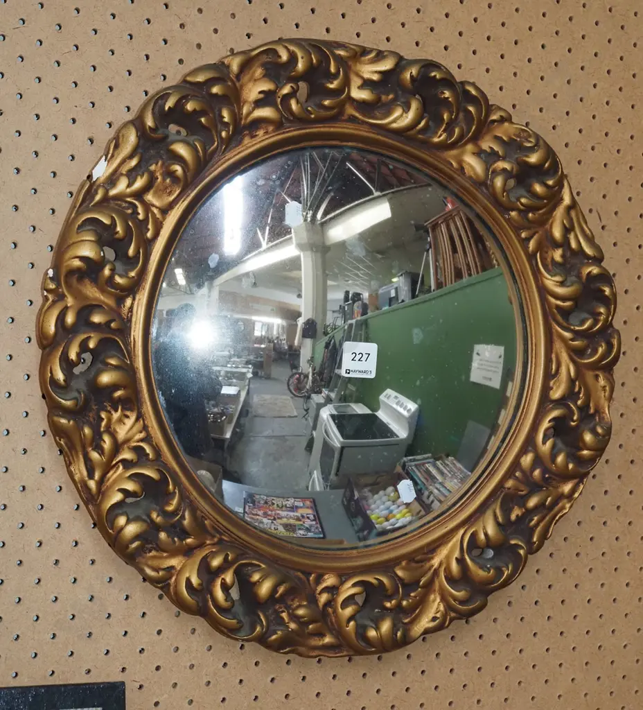 circular convex gilt framed wall mirror Diam250 - slight damage to frame Image 1++