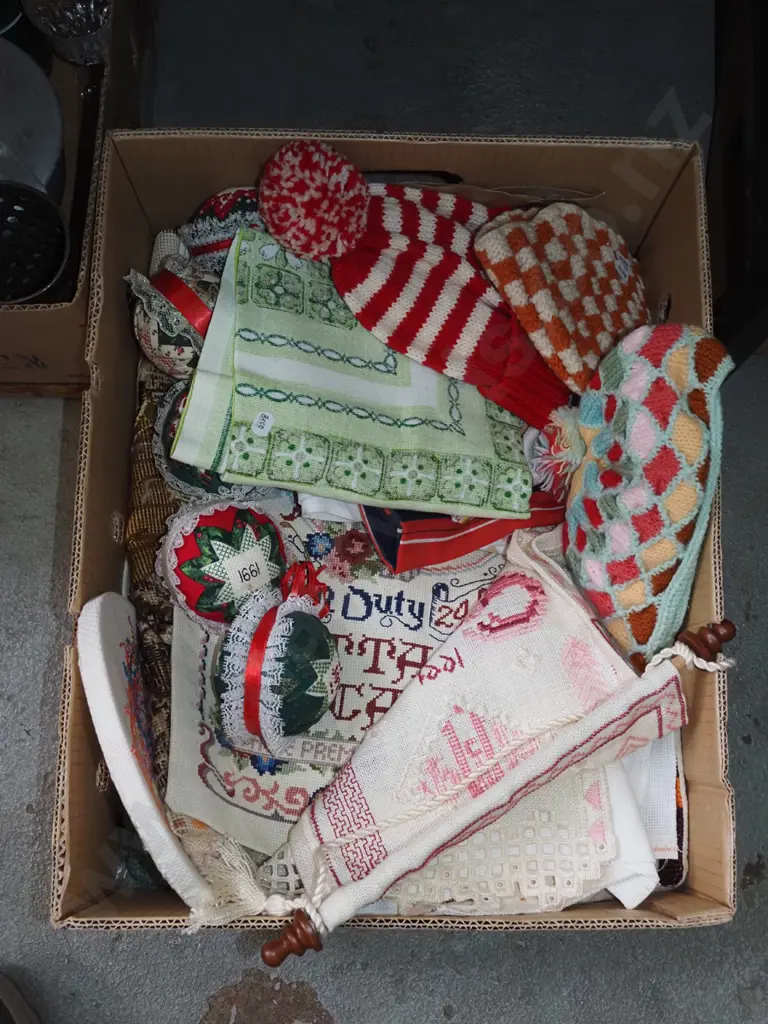 box; needleworks, table cloths, hats etc Image 1++