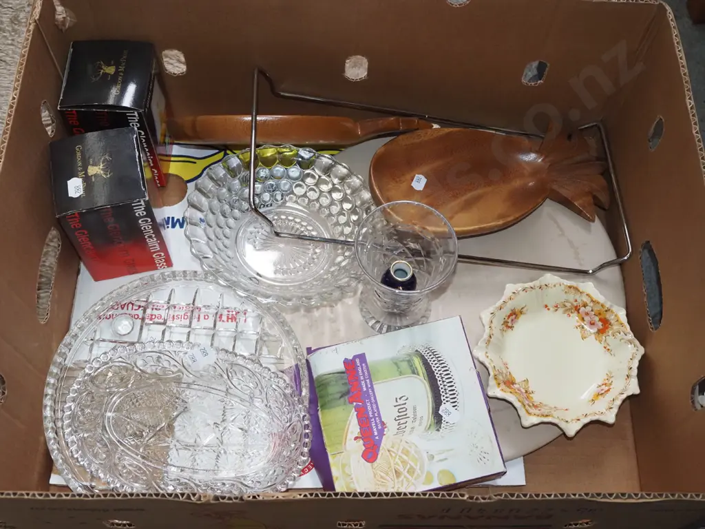 box; glass ware, wooden serving bowls, bowls etc Image 1++