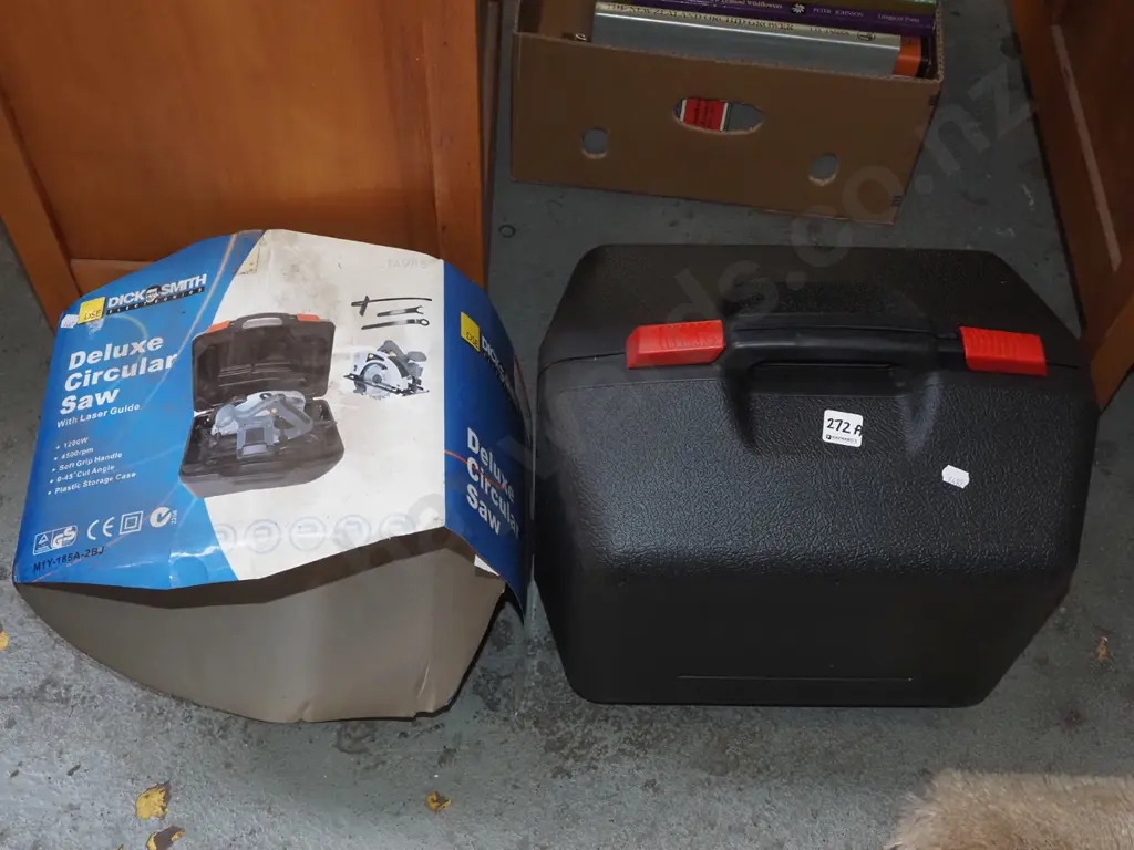 Dick Smith deluxe circular saw in hard case Image 1++