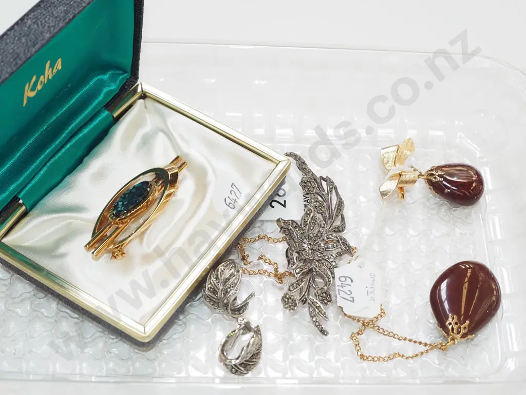 tray; brooch, earrings and pendant Image 1++