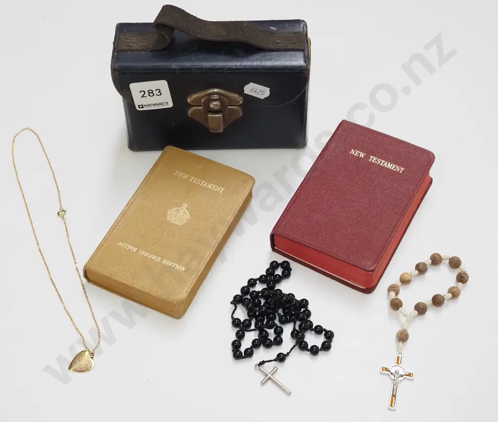 2x bibles in small case, 2x rosaries Image 1++