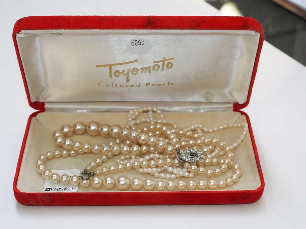 cased 2x pearl? necklaces Image 1++