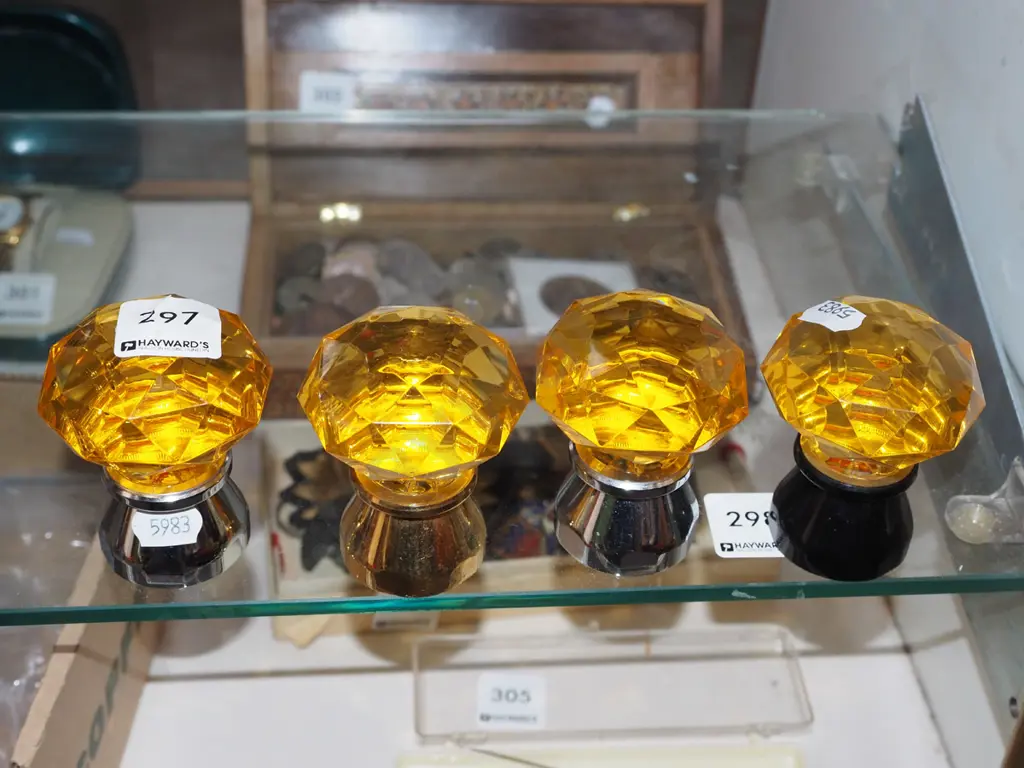 4x cut amber glass door knobs Image 1++