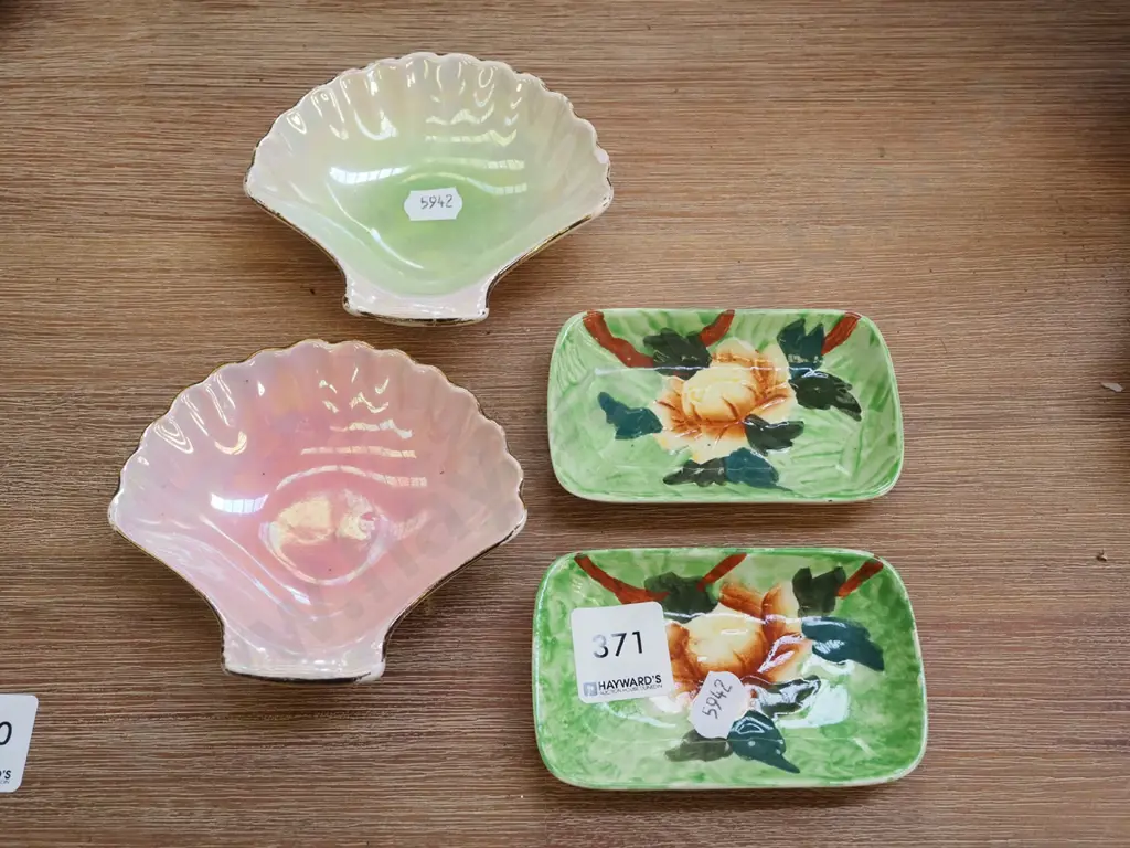 2x Maling pin dishes, 2x Royal Winton shell dishes Image 1++