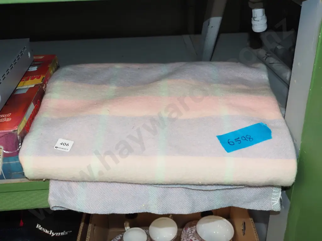 checked woollen blanket Image 1++