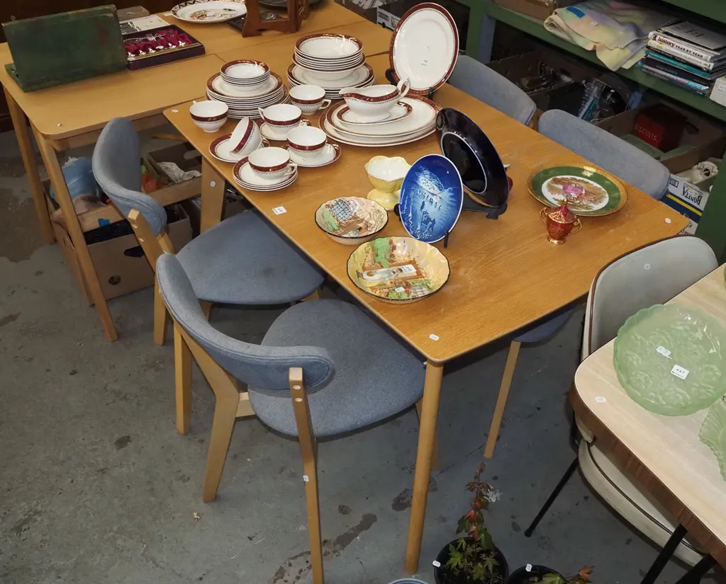 oak veneer extending dining table with 4 matching chairs Image 1++