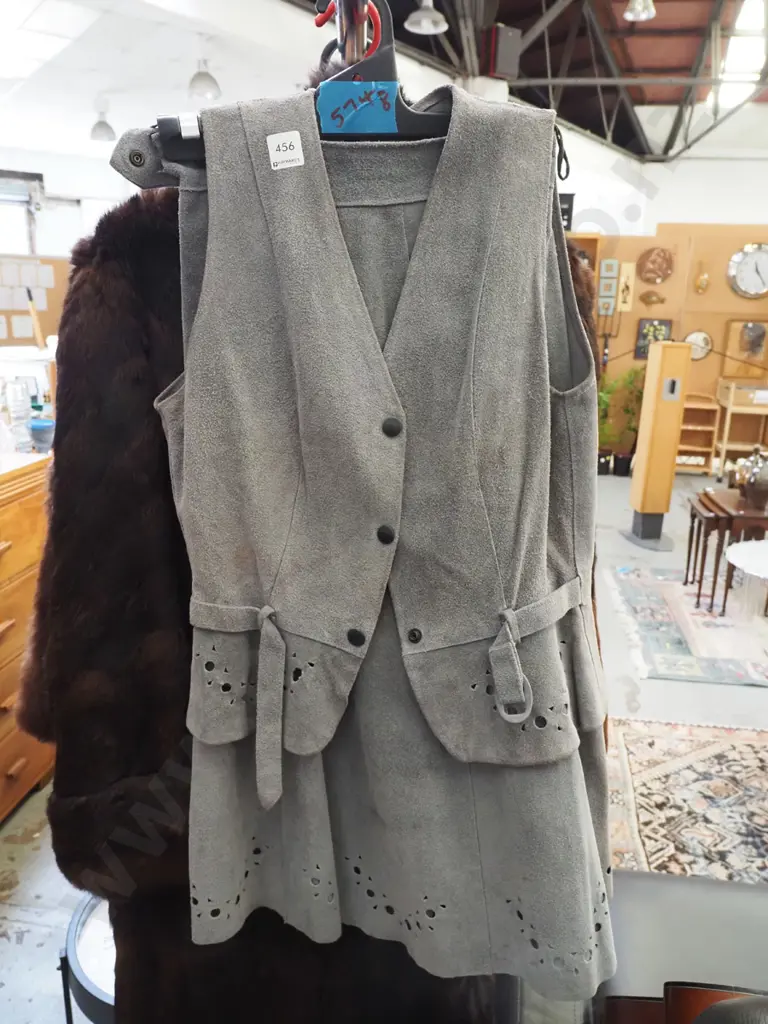 ladies suede skirt and top Image 1++