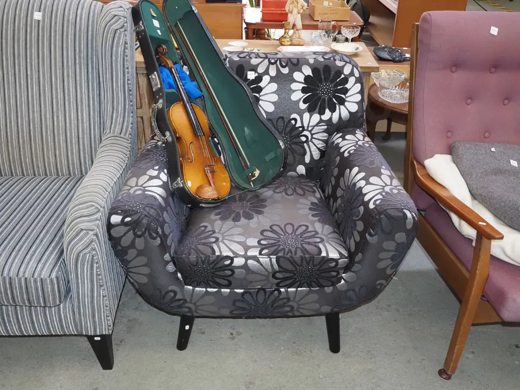 contemporay upholstered floral black and silver armchair Image 1++