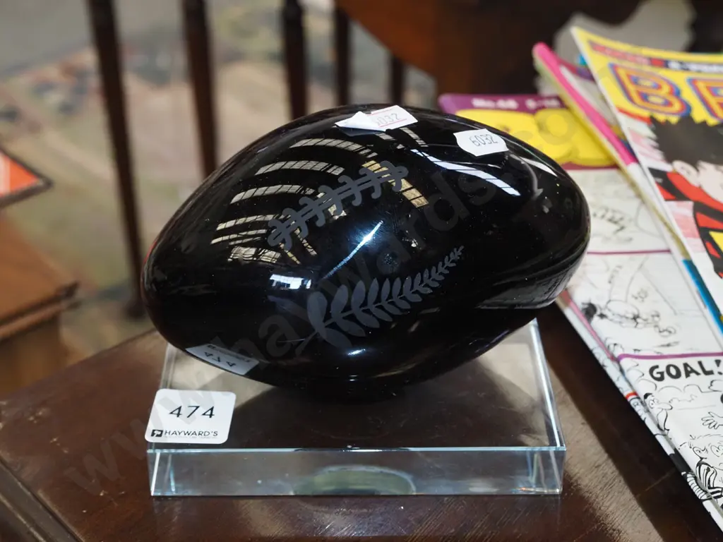 souvenir All Blacks glass rugby ball Image 1++