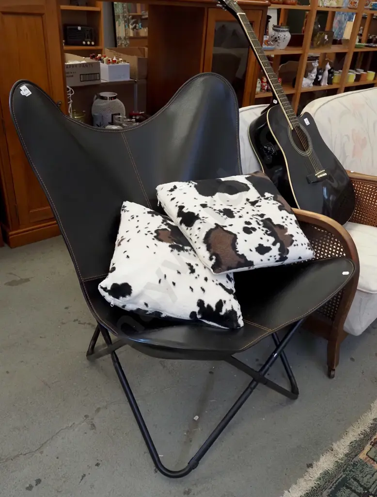 black vinyl butterfly chair Image 1++