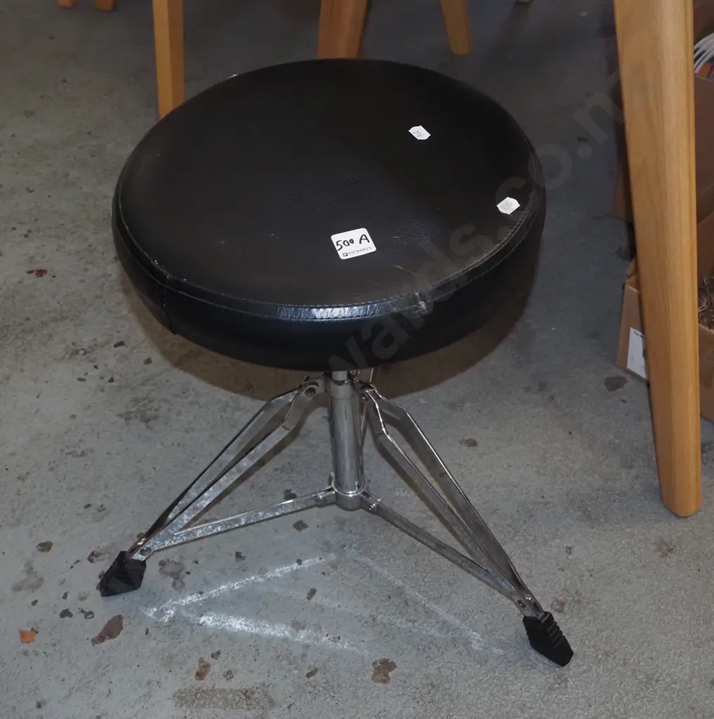 vinyl top drummer's stool Image 1++