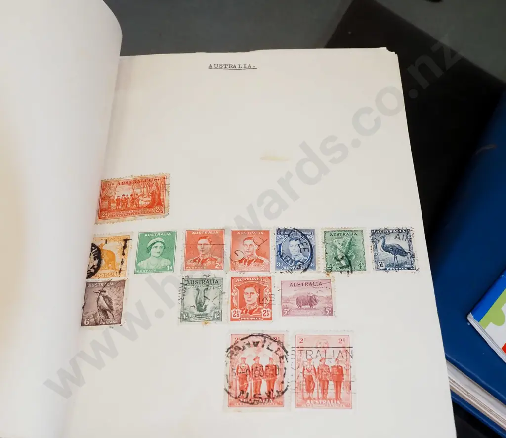 4x stamp albums Image 1++
