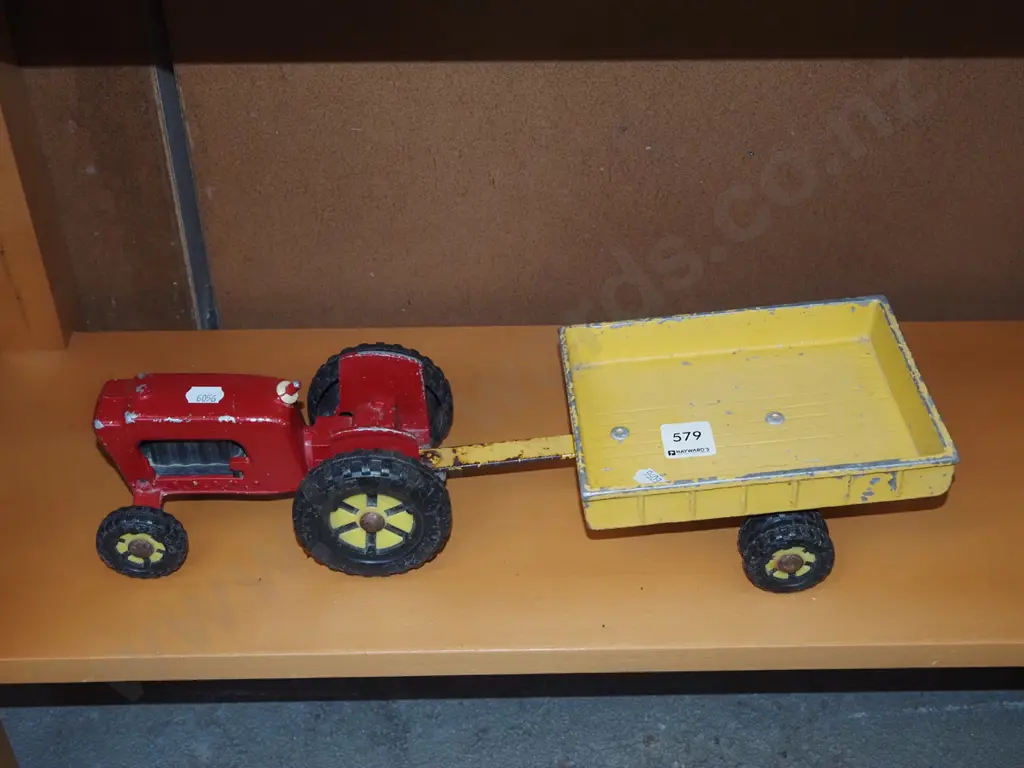 Fun Ho tractor and trailer - no steering wheel Image 1++