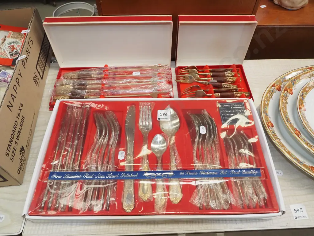 as new 24 piece cutlery set - stainles steel, 2x Tawainese fork sets Image 1++