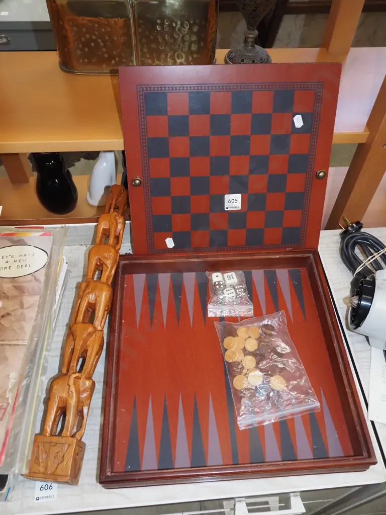 games compendium - missing pieces, carved elephant statue H420 Image 1++