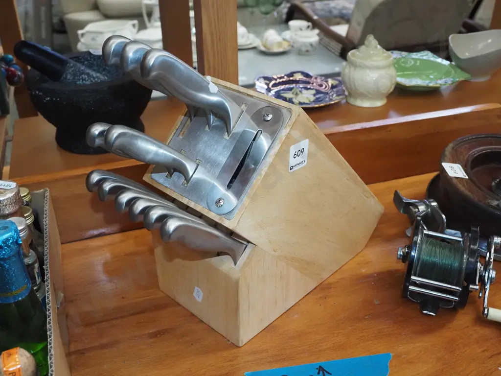 Wiltshire stay sharp knife block and knives  Image 1++