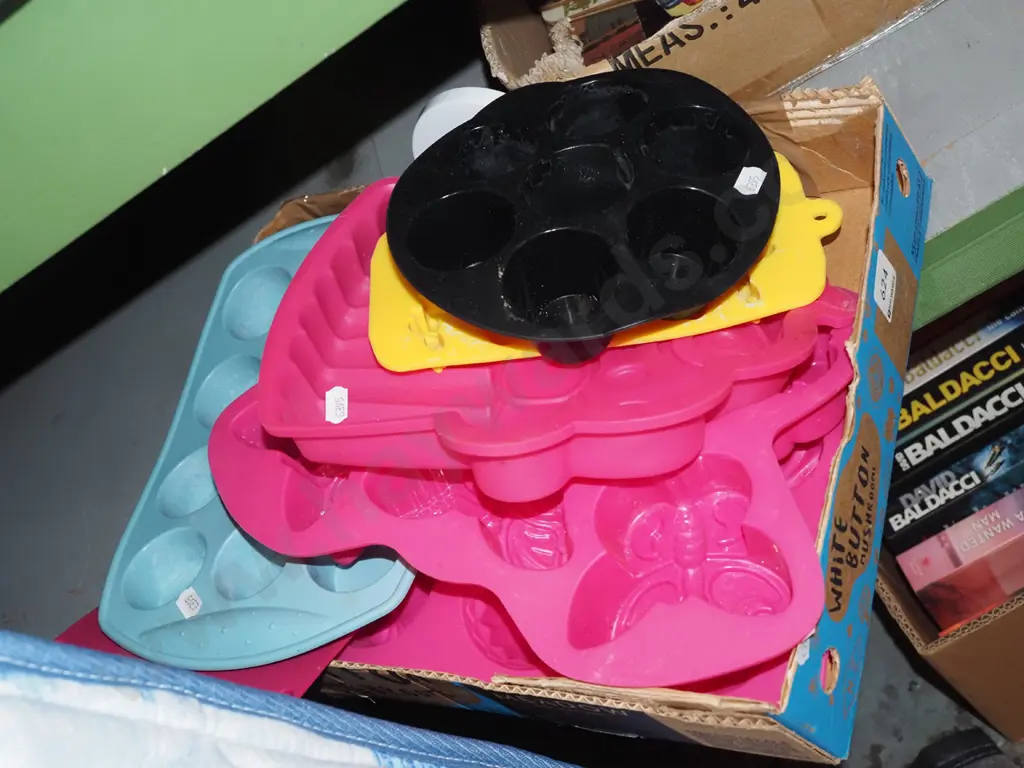 box of rubber baker's moulds Image 1++