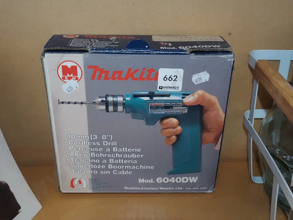 small Makita battery powered drill in box Image 1++