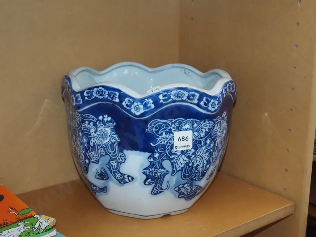 blue and white garden planter Image 1++