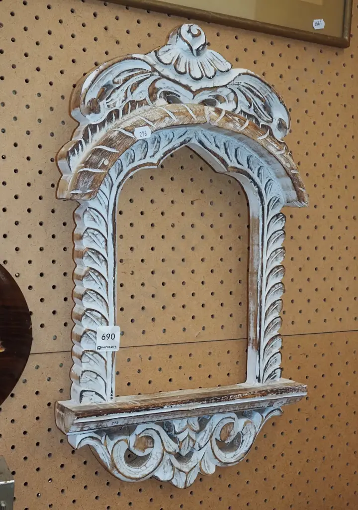ornate chip carved mirror/picture frame Image 1++