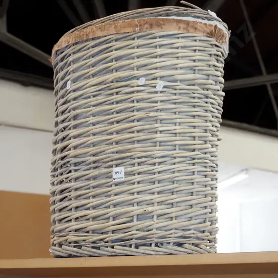 cane laundry hamper H470