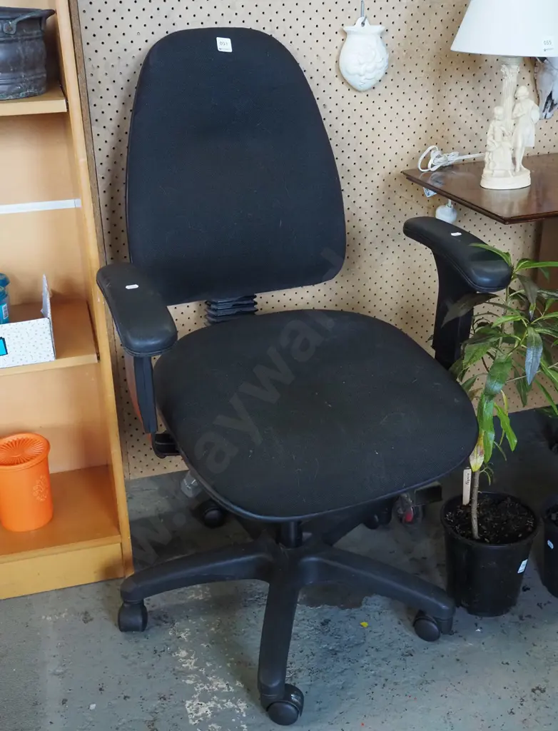 black office chair Image 1++