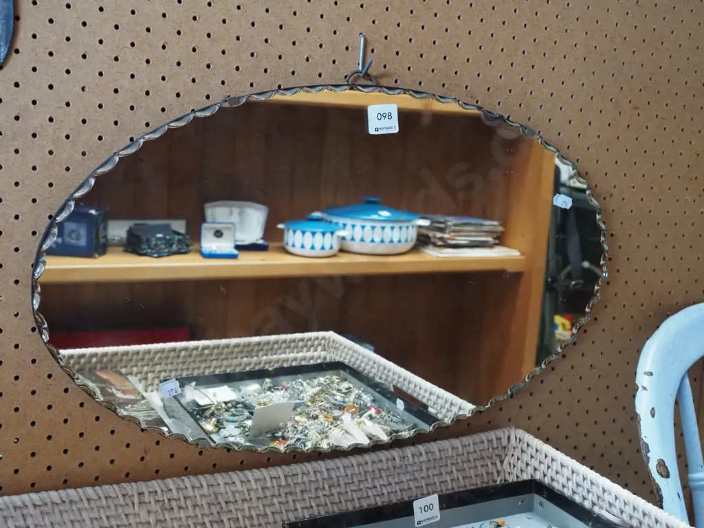 scalloped edge wall mirror L560 Image 1++