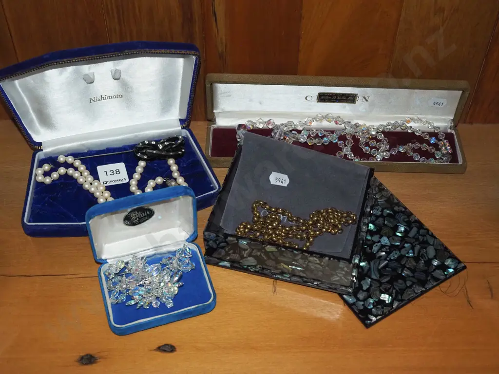 costume jewellery necklaces etc Image 1++