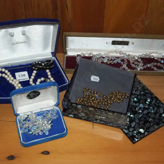 costume jewellery necklaces etc