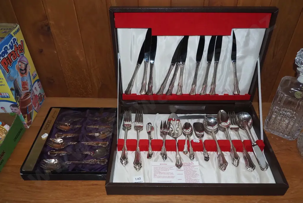 part canteen of cutlery, cased Rodd cake forks Image 1++