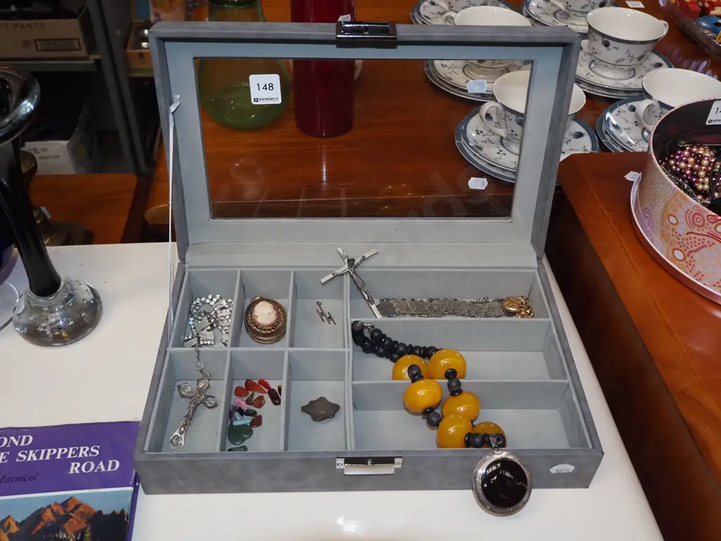 jewellery case and contents - crucifix, necklace etc Image 1++