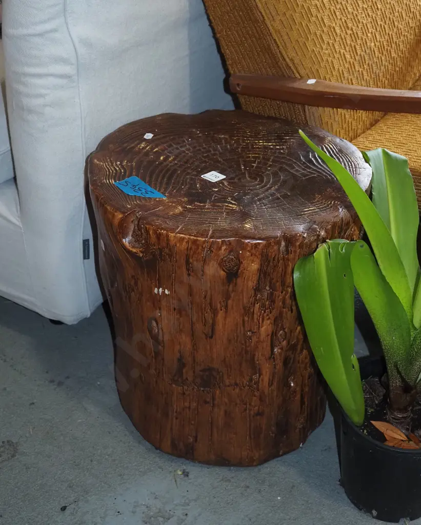 composite faux log stool H440 Image 1++