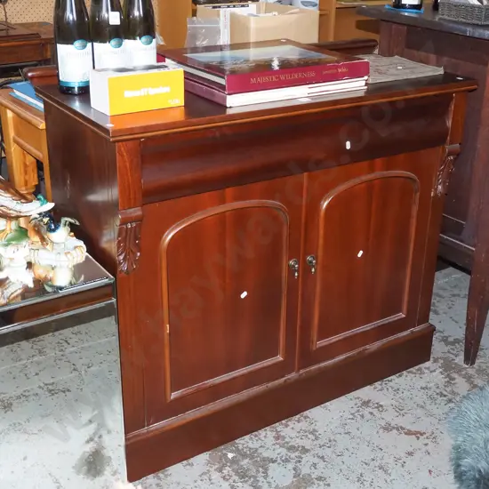 reproduction mahogany 2 door 1 drawer sideboard H910 W1040 D435