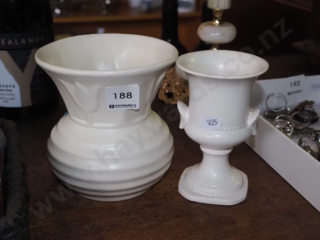 2x Crown Lynn vases - largest has cracks H120 Image 1++