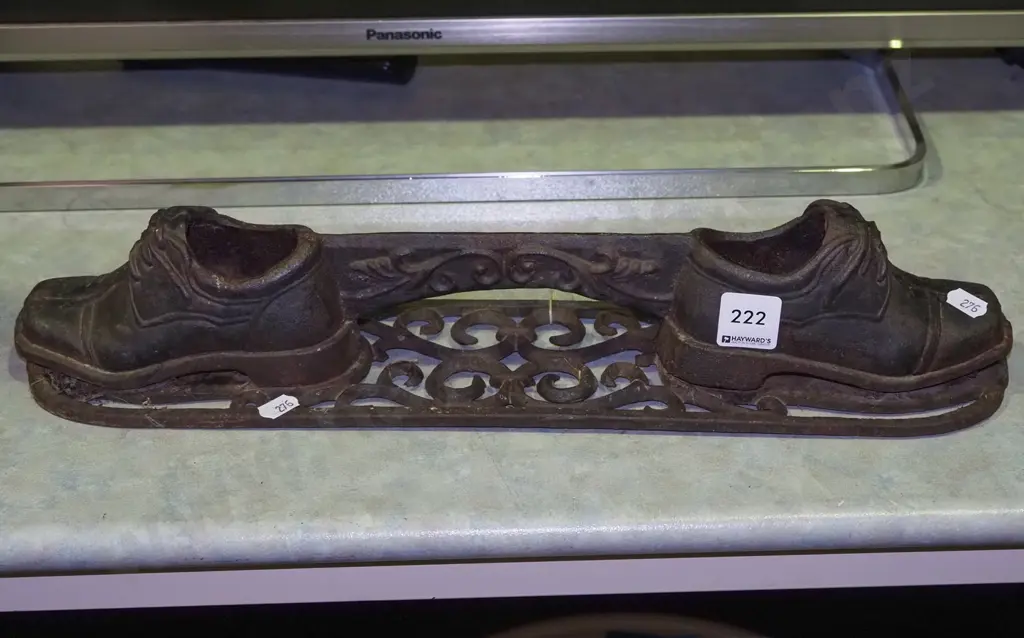shoe themed cast iron boot scraper W420 Image 1++