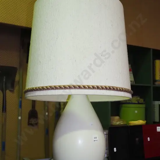 large ceramic based table lamp H730