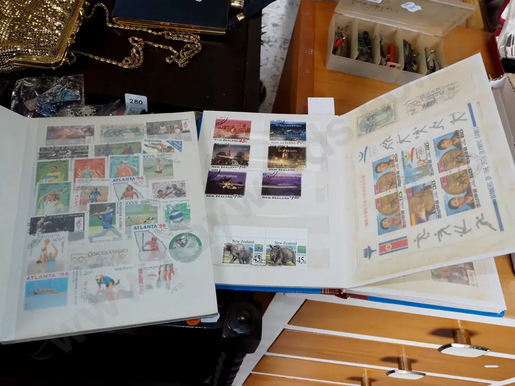 2x stamp albums Image 1++