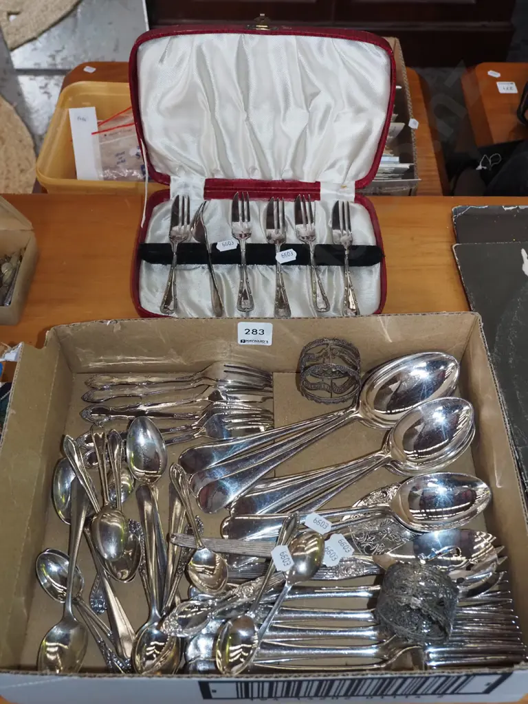 cased cake forks, cutlery Image 1++