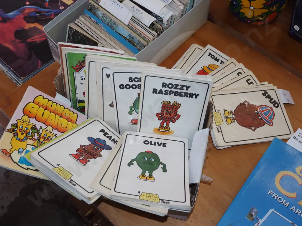 box; Munch Bunch books Image 1++