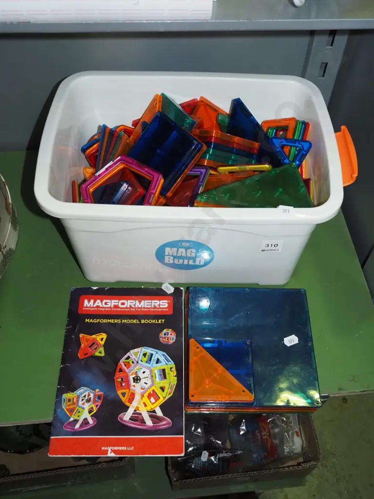 plastic tub of magformers toys with instruction booklet Image 1++